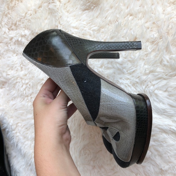 ❌SOLD❌BCBGMAXAZRIA Nivea Patent Leather On Heels - Picture 4 of 8
